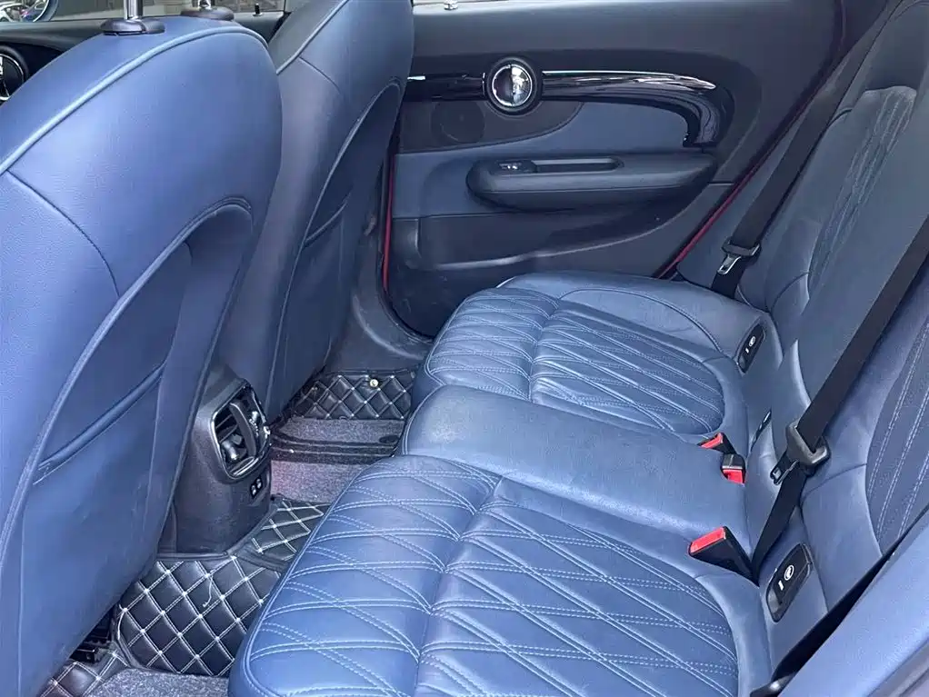 MINI CLUBMAN 1.5 T COOPER Connoisseur