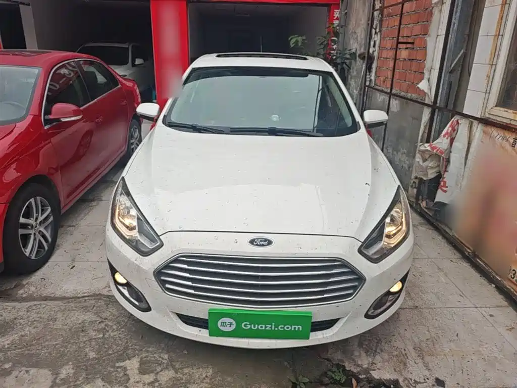 Escort Happy 1.5 L Auto Fashion