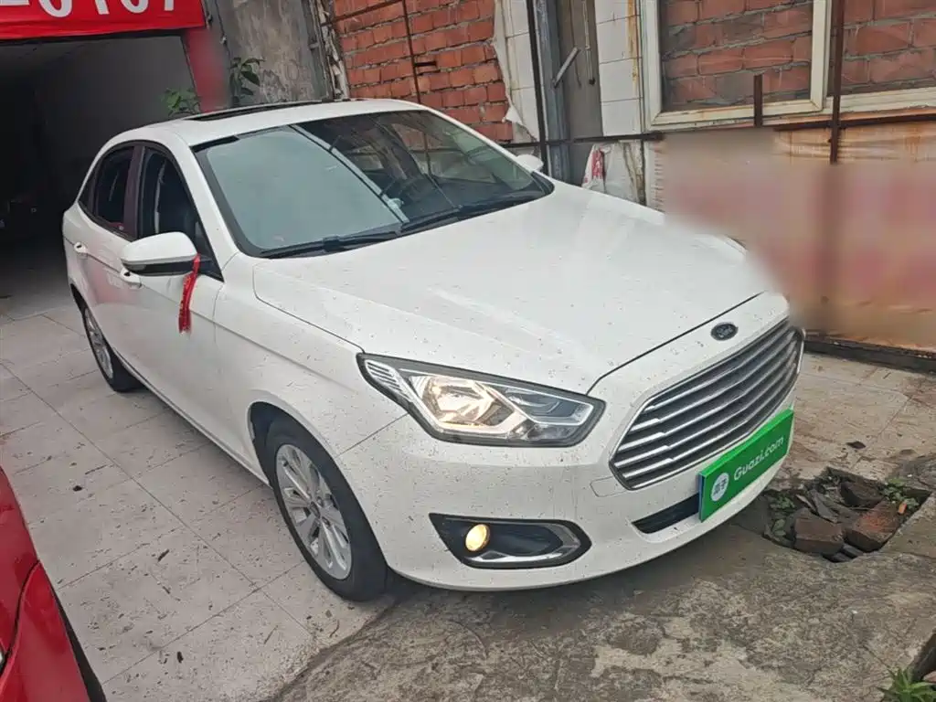 Escort Happy 1.5 L Auto Fashion