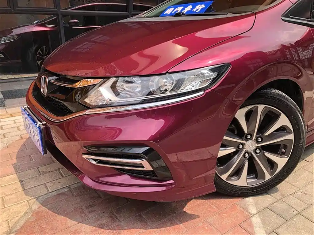 Jade 210 TURBO CVT Style 5-seat