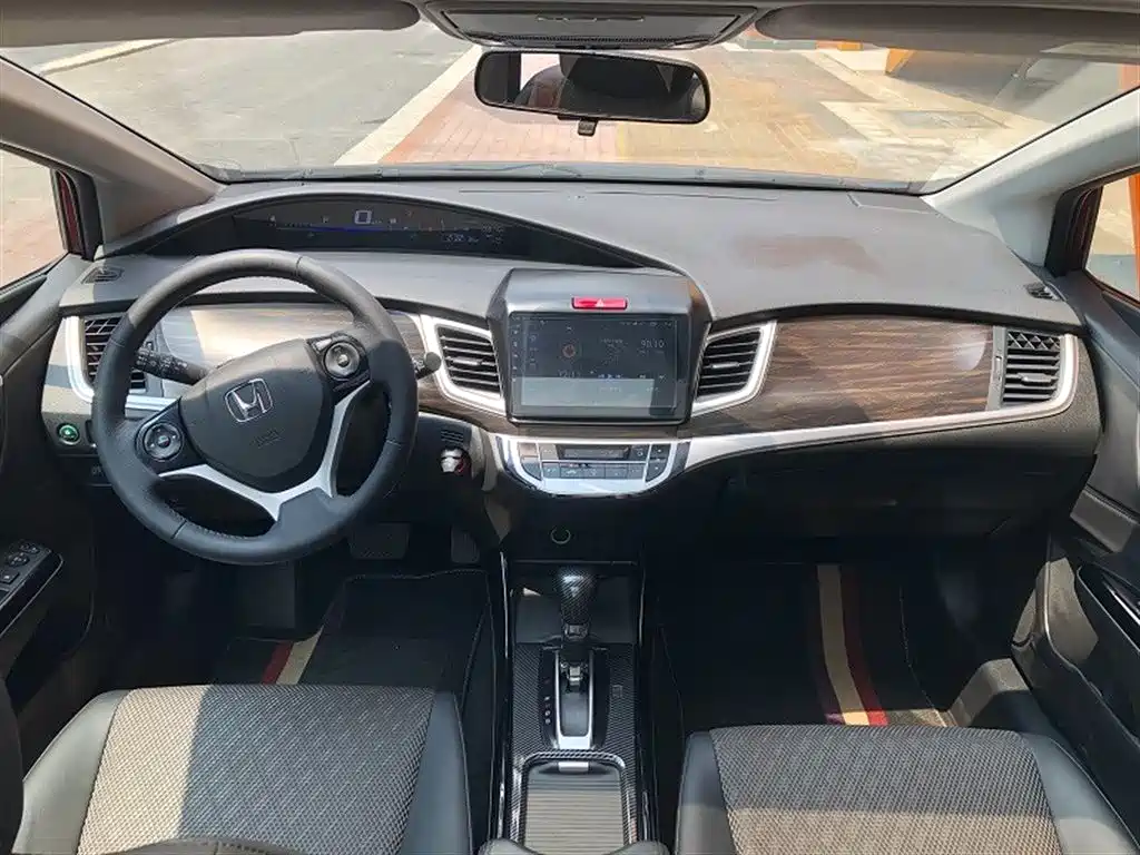 Jade 210 TURBO CVT Style 5-seat