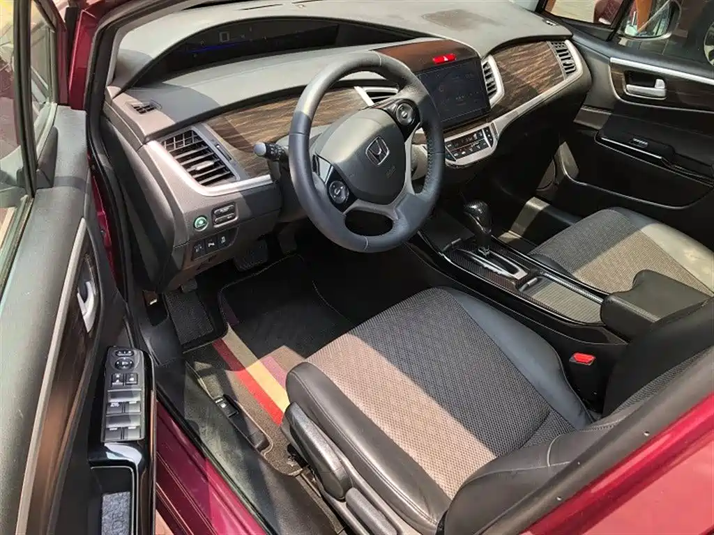 Jade 210 TURBO CVT Style 5-seat