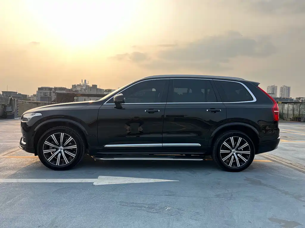 Volvo XC90 沃尔沃XC90 2022款 B6 智逸运动版 7座