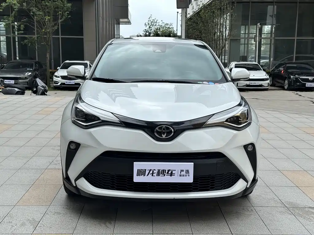 Toyota C-HR 2.0 L Leading