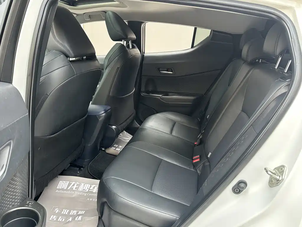 Toyota C-HR 2.0 L Leading