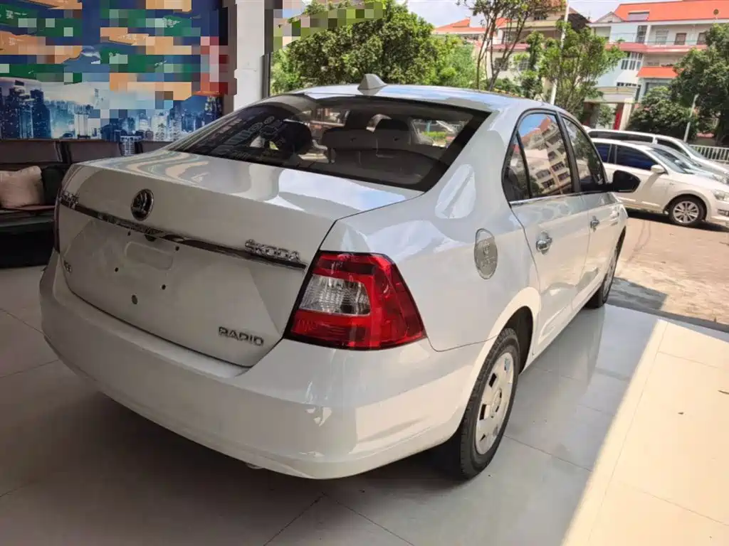 Rapid 1.6 L Auto Forward