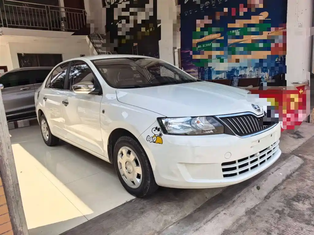 Rapid 1.6 L Auto Forward