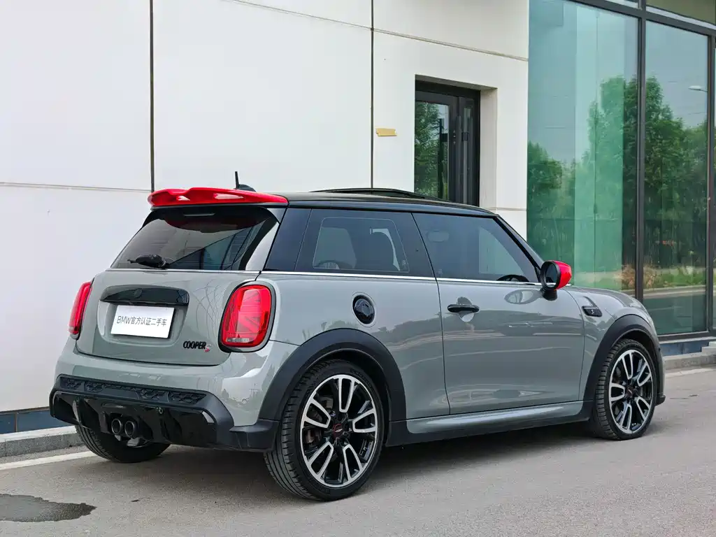 MINI 2.0 T COOPER S Artist