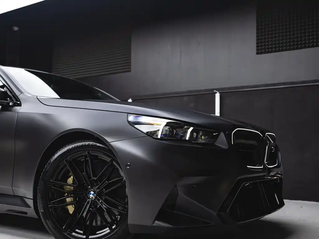 BMW M5 NEV