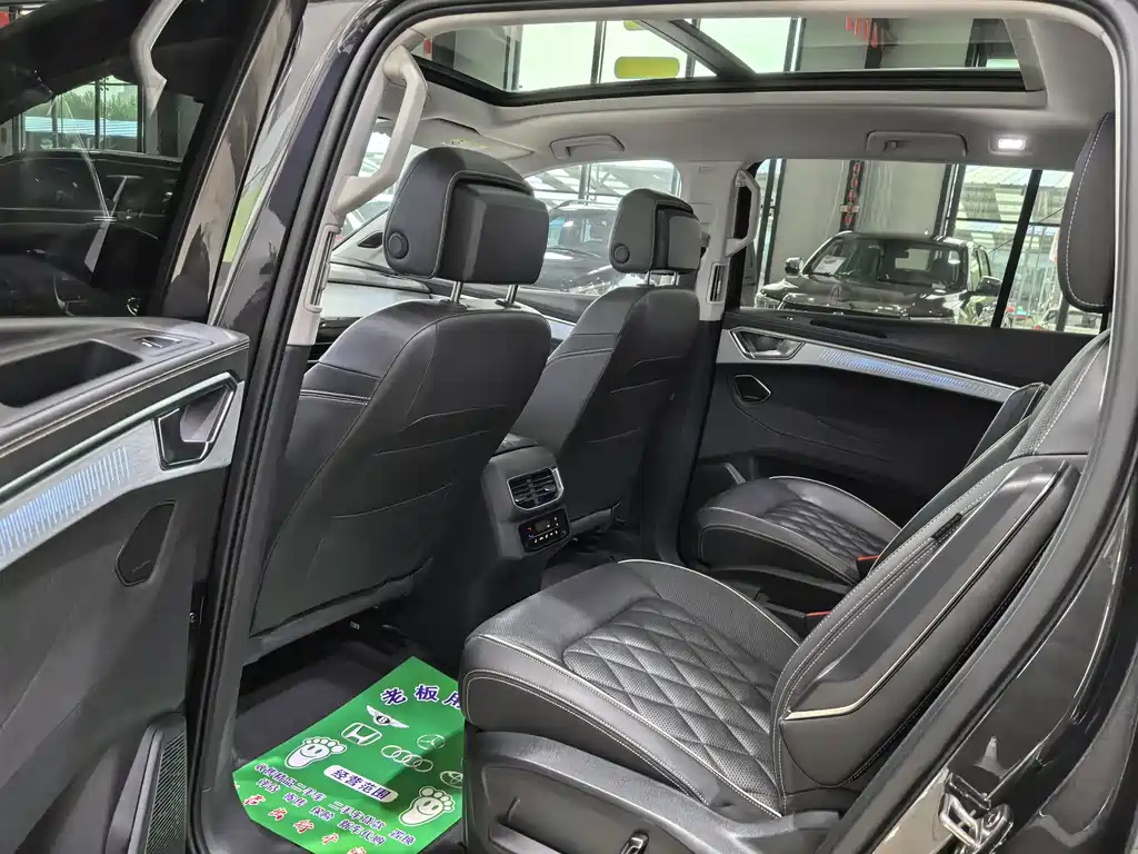 Talagon 380 TSI 4 WD Flagship Victory Realm 6-seat