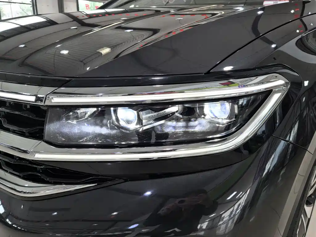Talagon 380 TSI 4 WD Flagship Victory Realm 6-seat