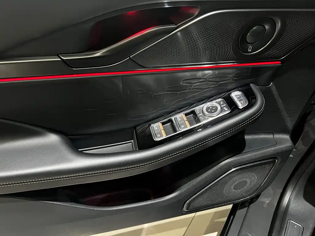 Lincoln Z Facelift i Cool Graceful