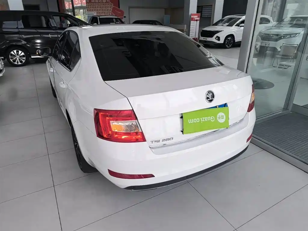 Octavia TSI280 DSG Smart Travel