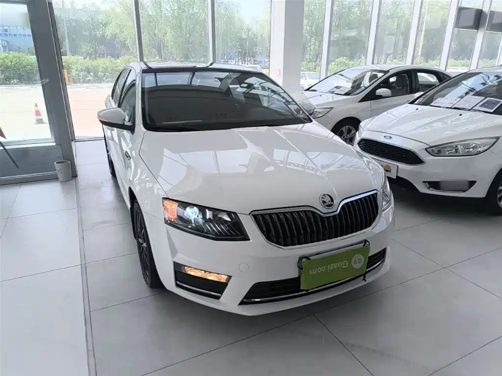 Octavia TSI280 DSG Smart Travel