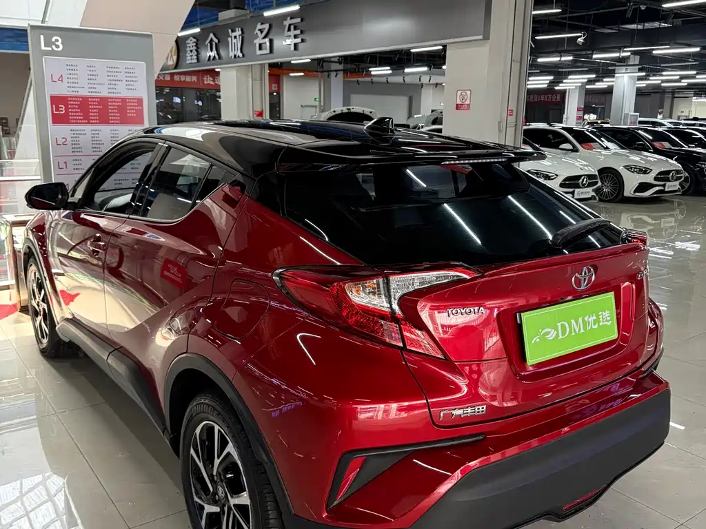 Toyota C-HR 2.0 L Leading