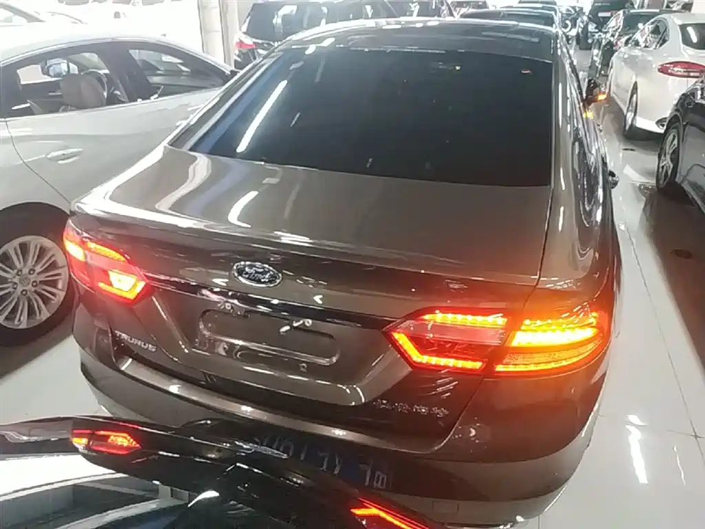 Taurus EcoBoost 245 Luxury