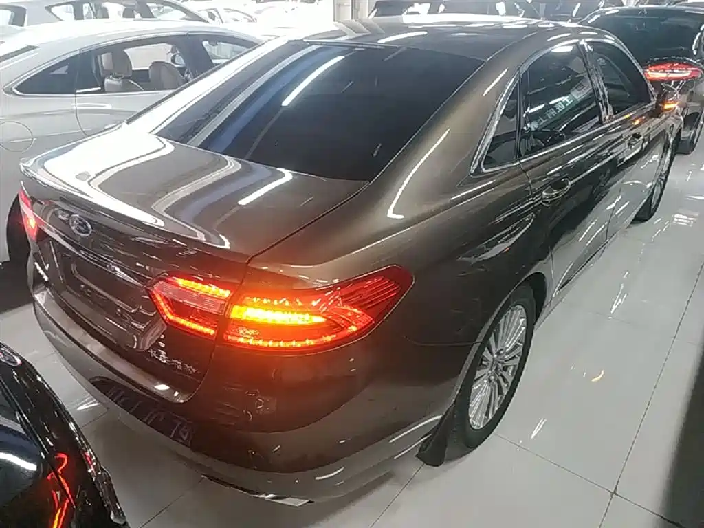 Taurus EcoBoost 245 Luxury