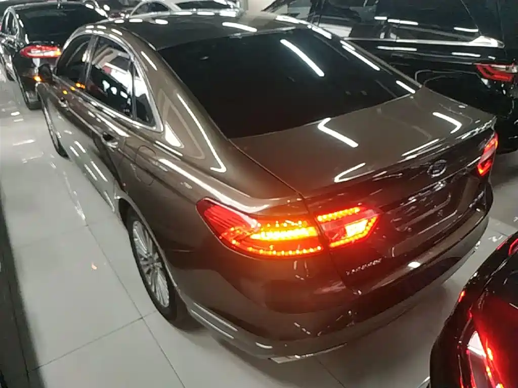Taurus EcoBoost 245 Luxury
