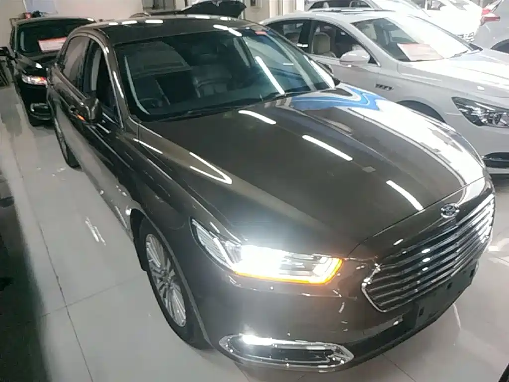 Taurus EcoBoost 245 Luxury