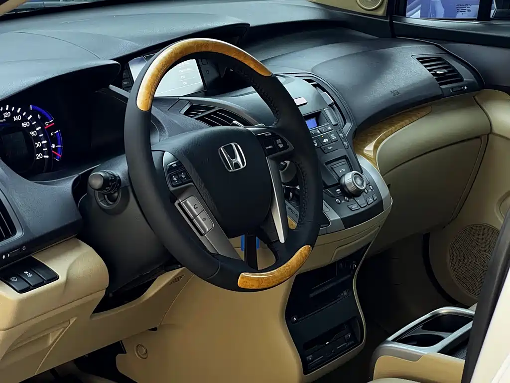Odyssey 2.4 L Luxury
