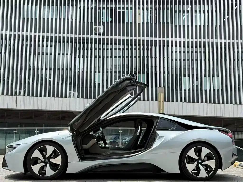BMW i8 Standard