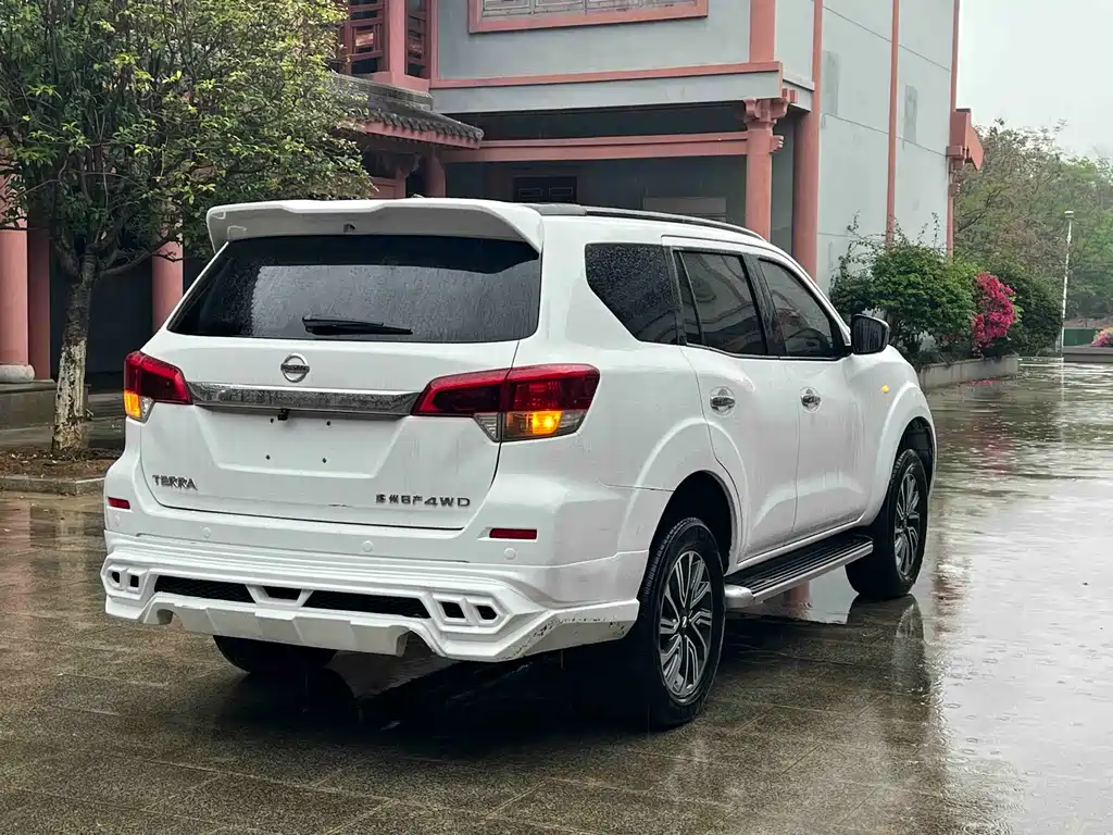 Terra 2.5 L Auto 4 WD Luxury