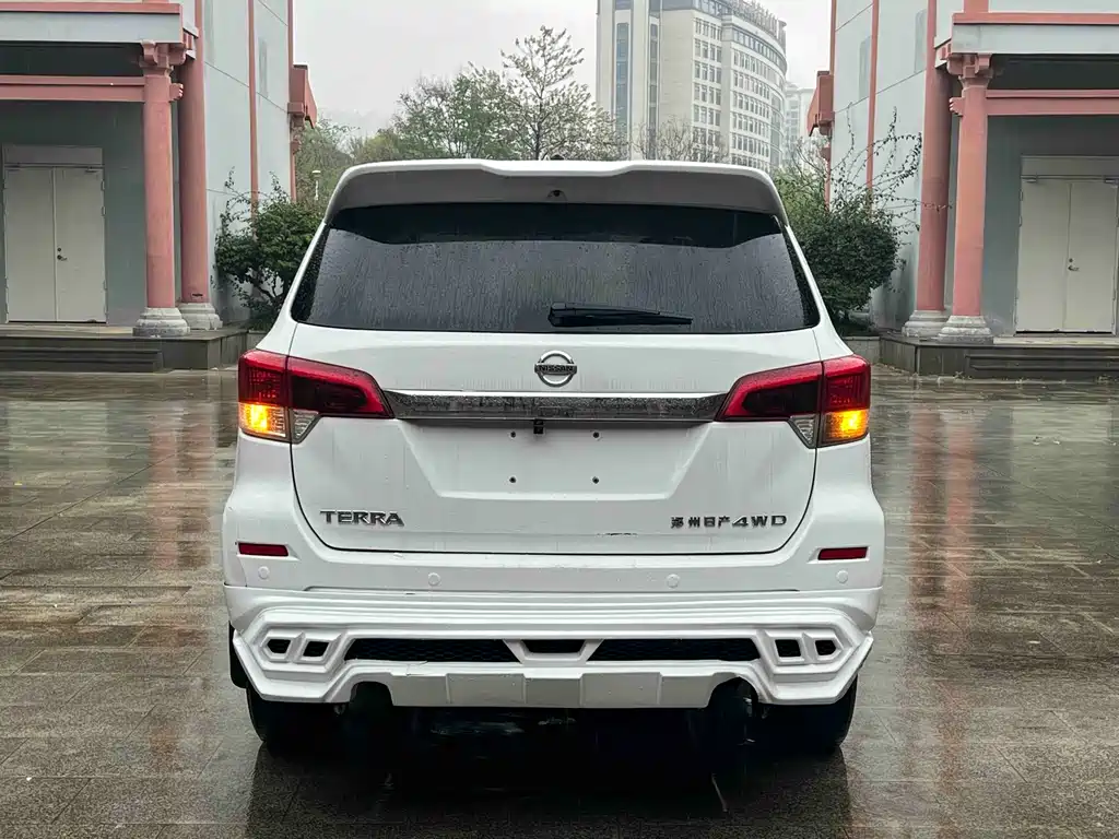 Terra 2.5 L Auto 4 WD Luxury