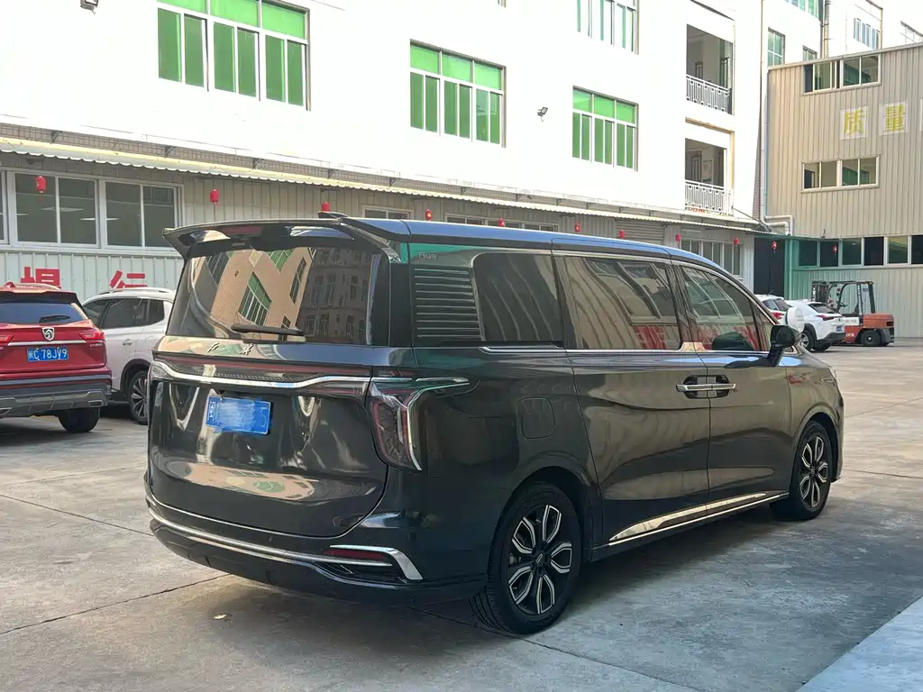 Hongqi HQ9 2.0 T Connected Flagship