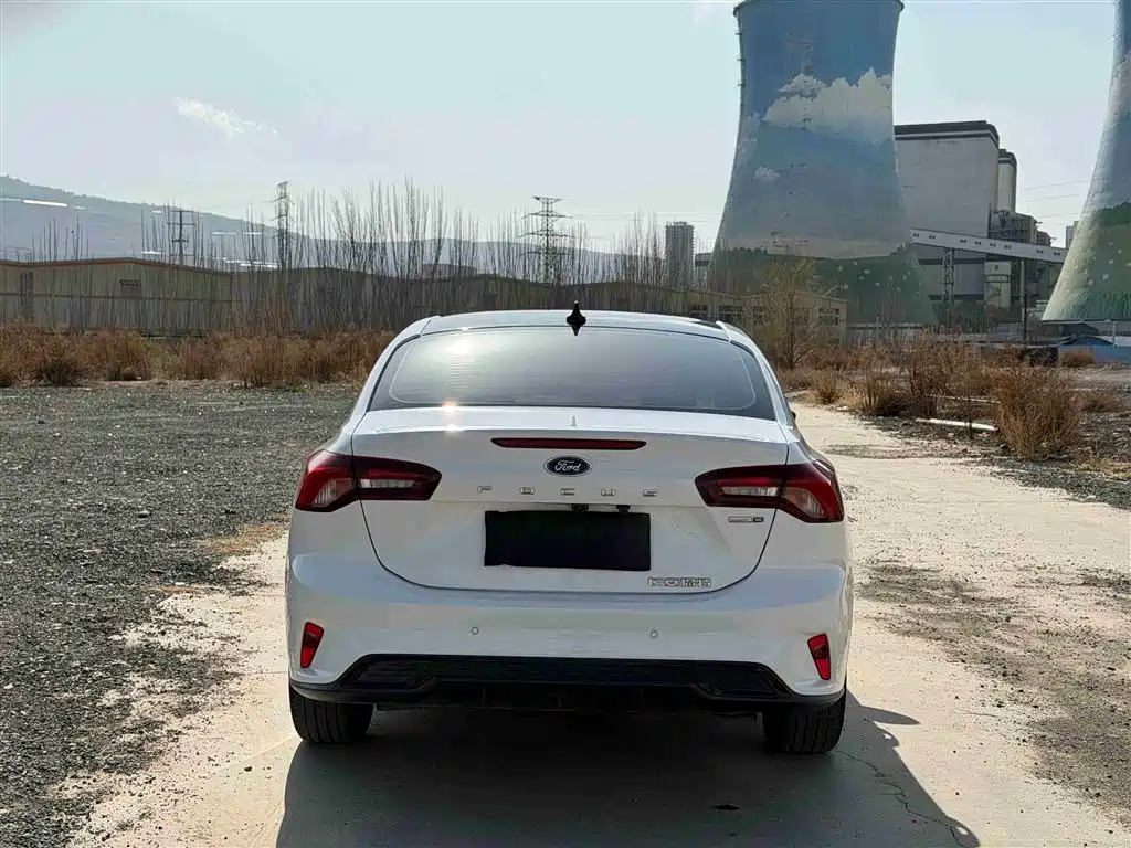 Focus Sedan EcoBoost 180 Auto Racing