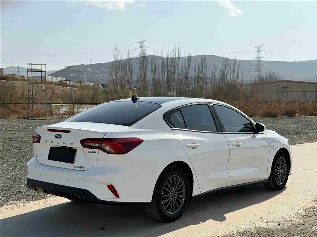 Focus Sedan EcoBoost 180 Auto Racing
