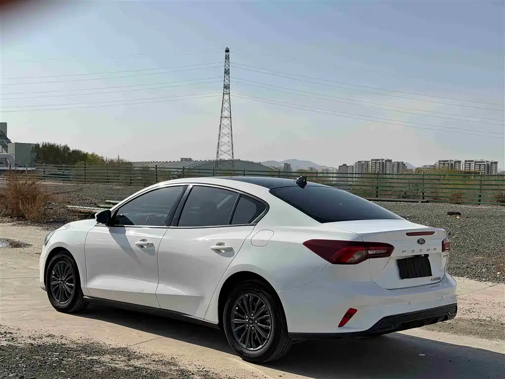 Focus Sedan EcoBoost 180 Auto Racing