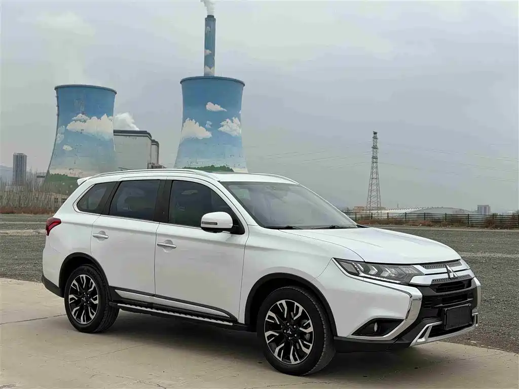 Outlander 2.4 L 4 WD Enjoyment 7-seat