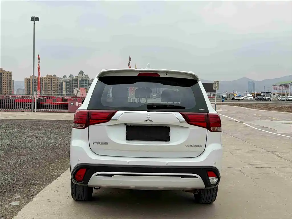 Outlander 2.4 L 4 WD Enjoyment 7-seat