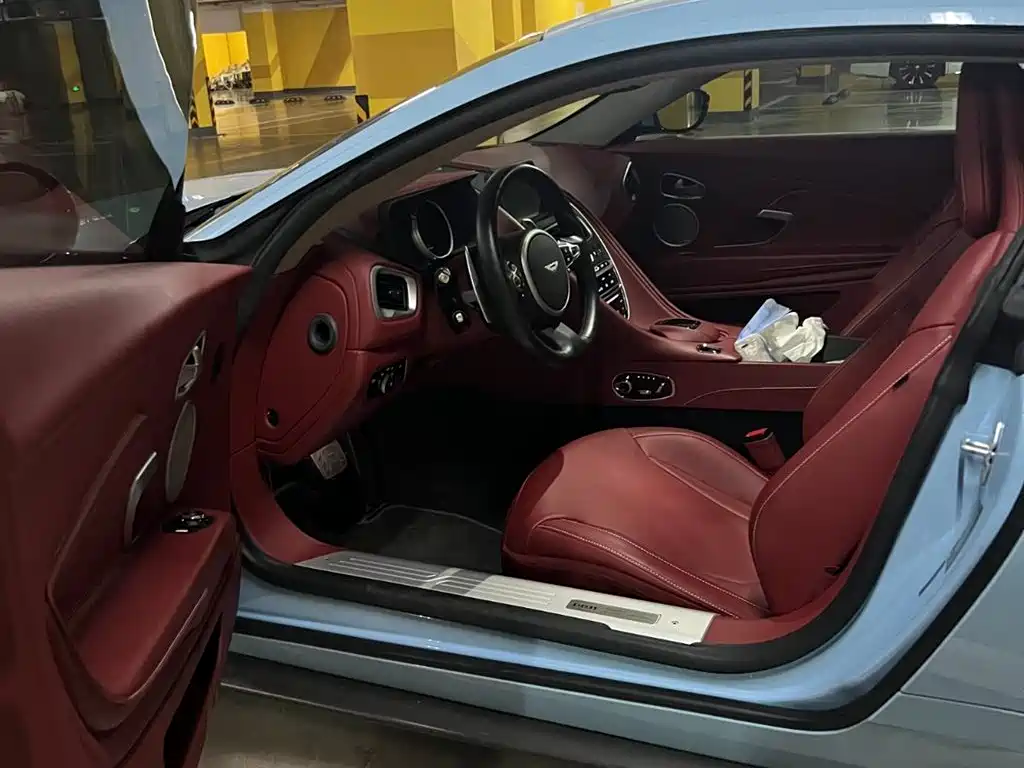 Aston Martin DB11 4.0 T V8 Coupe