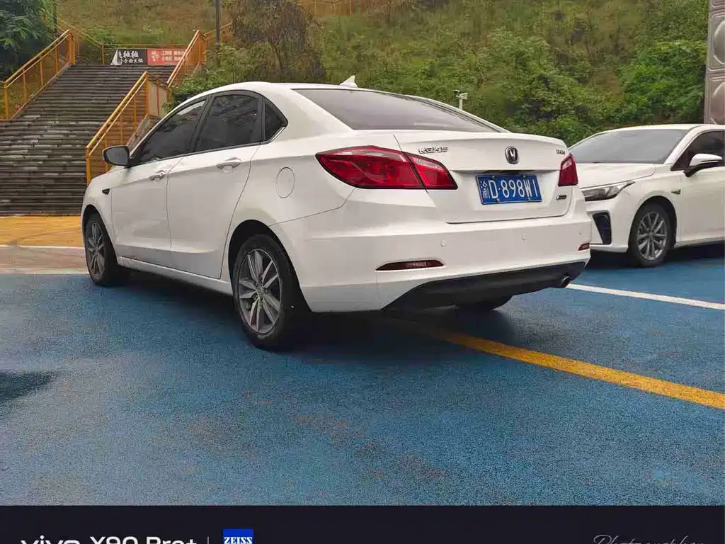 Eado 1.6 L Auto Style