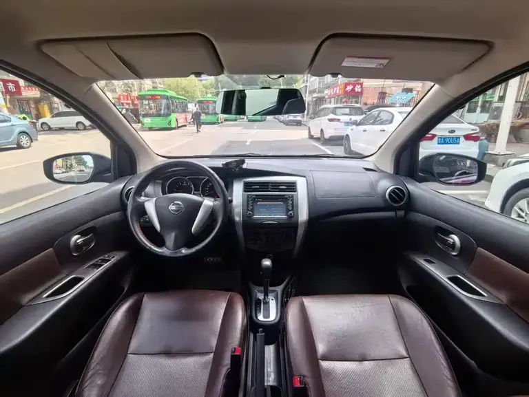 Nissan Livina 骊威 2013款 劲锐 1.6 XV CVT豪华版