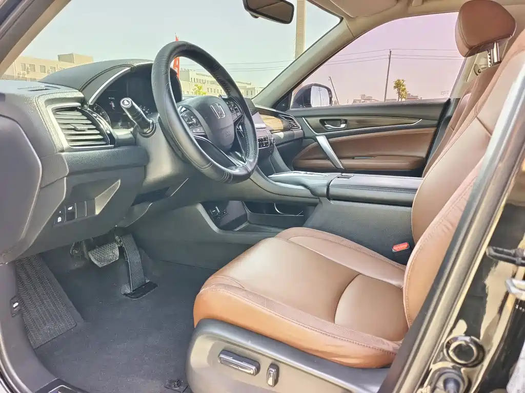 Avancier 370 TURBO 2 WD Luxury