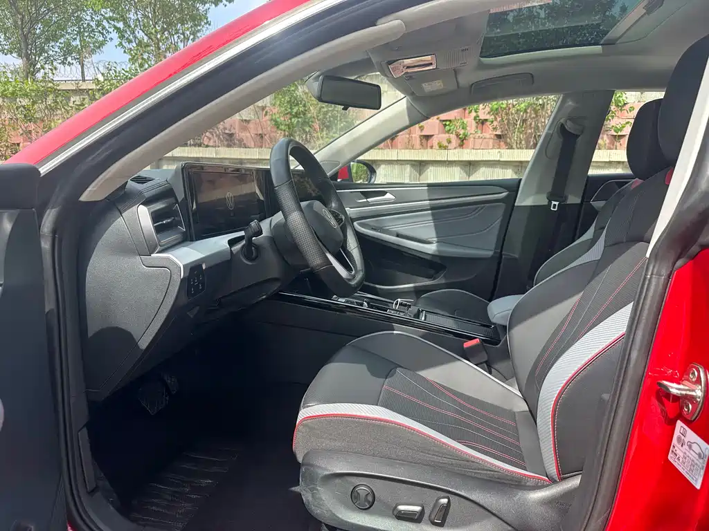 Lamando Lamando L 280 TSI DSG Spicy Cool