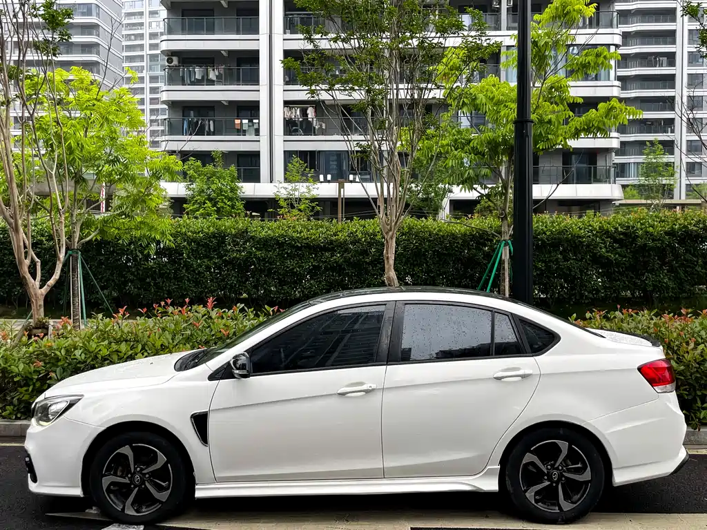 V5 Lingzhi V5菱致 2017款 1.5 L 手动新动型