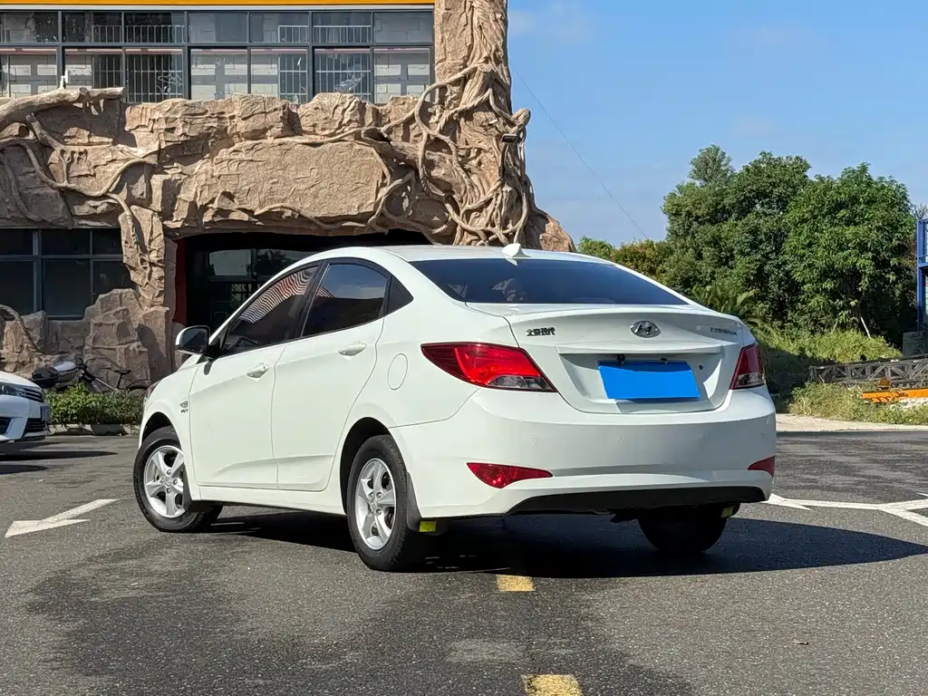 Accent 1.4 L Auto Intelligent GLS