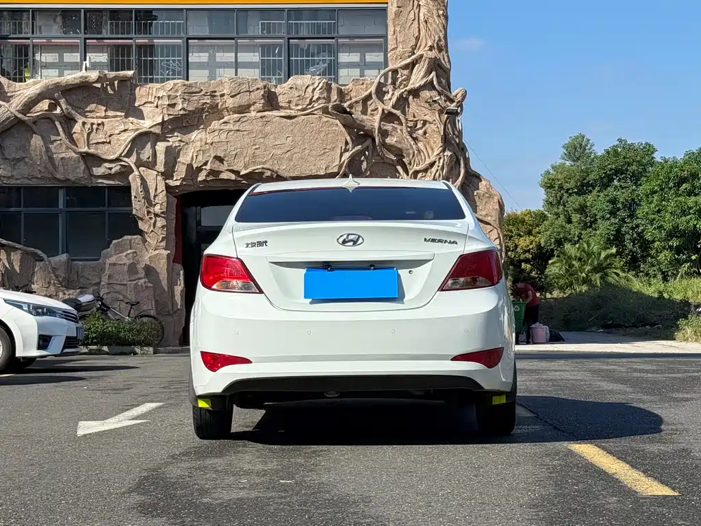 Accent 1.4 L Auto Intelligent GLS