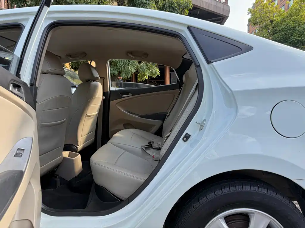 Accent 1.4 L Auto Intelligent GLS