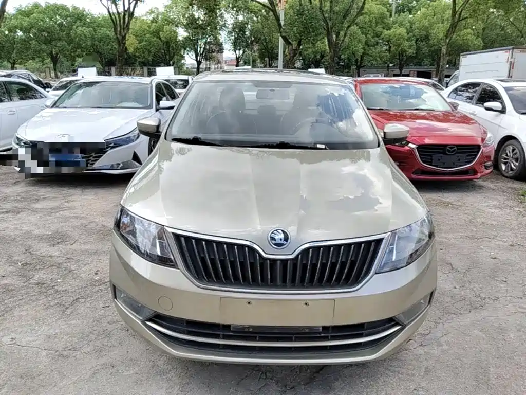 Rapid 1.6 L Auto Comfort