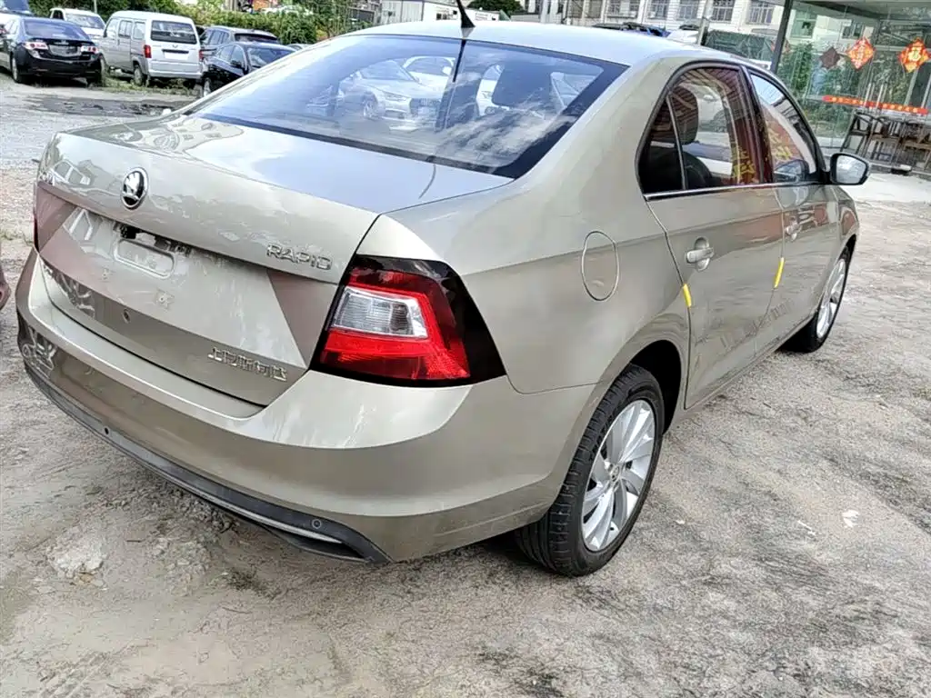 Rapid 1.6 L Auto Comfort