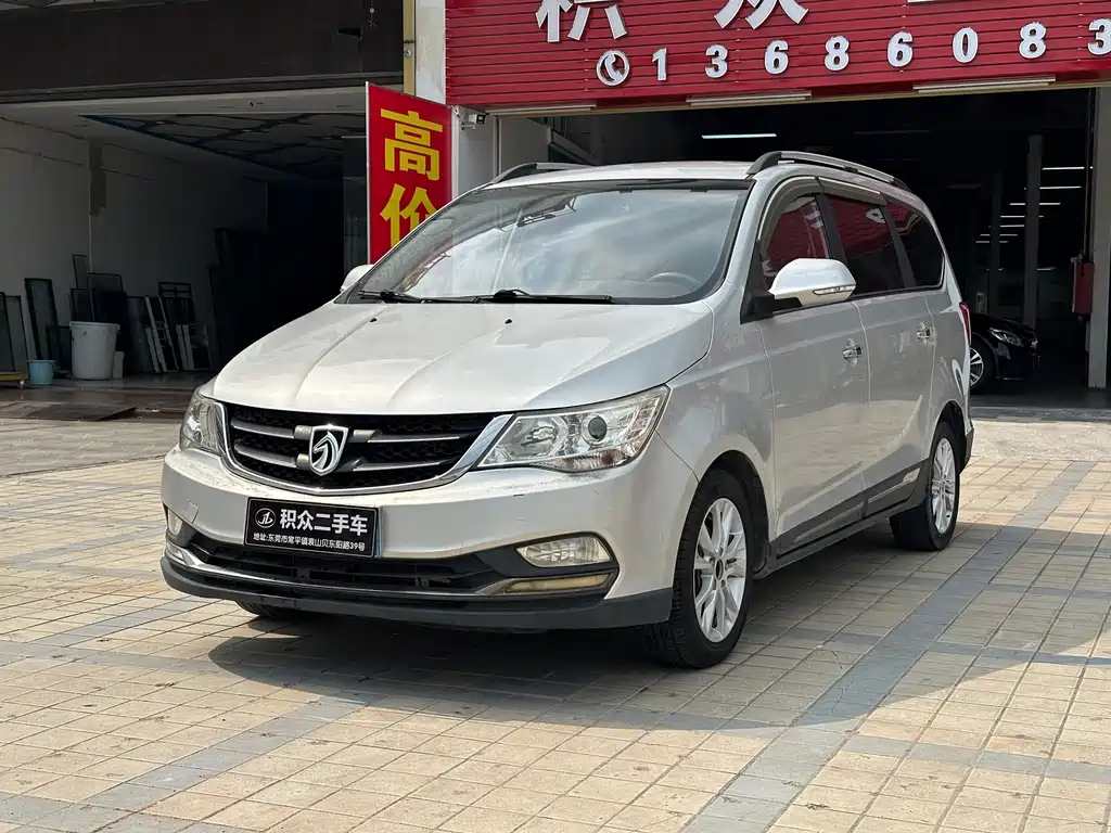 Baojun 730 1.5 L Manual Comfort 7-seat CN-V
