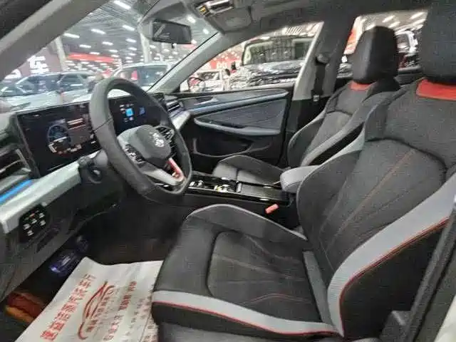 Lamando Lamando L 280 TSI DSG Spicy Cool