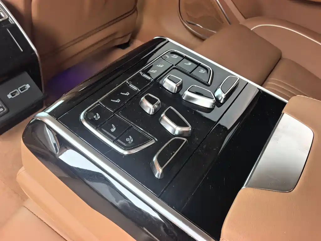 Hongqi H9 2.0 T Connected Flagship