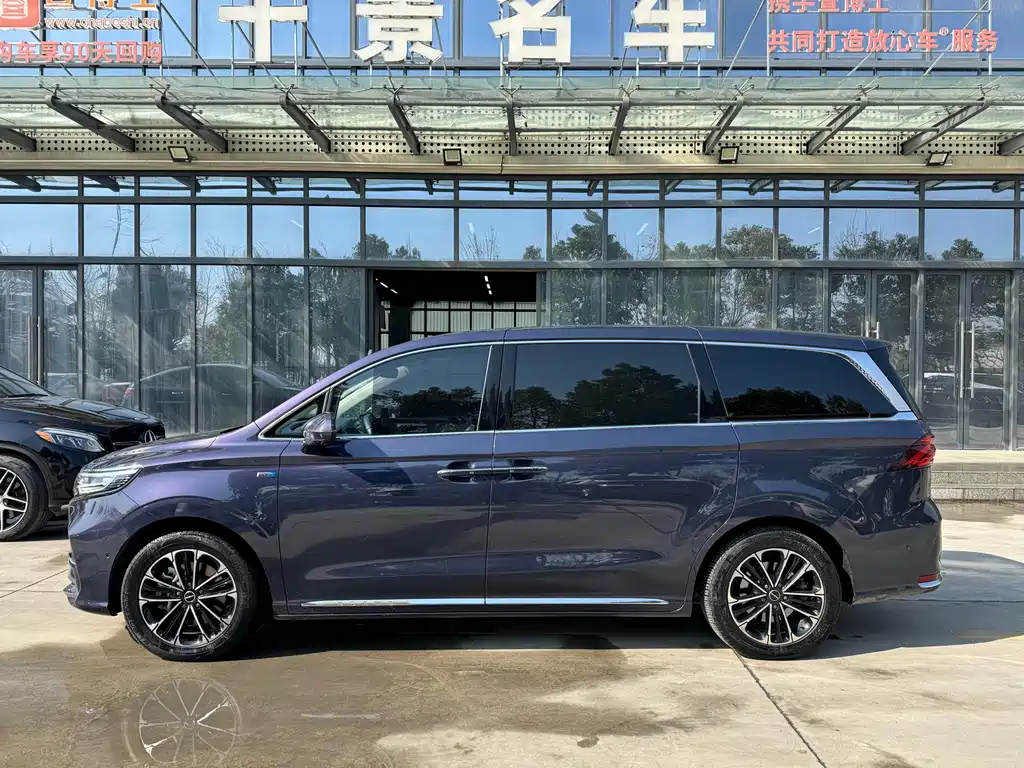 Roewe iMAX8 荣威iMAX8 2022款 400 TGI 至尊版