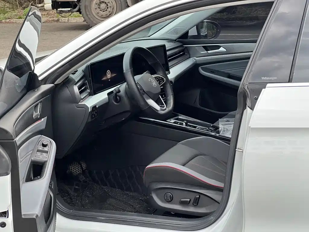 Lamando Lamando L 280 TSI DSG Spicy Cool