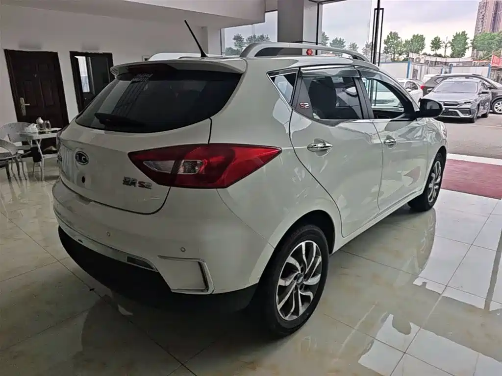 Refine S2 1.5 L CVT Luxury Smart